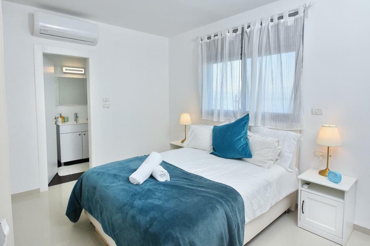 טבריה Ariston Luxury Garden Apartment With A Pool מראה חיצוני תמונה