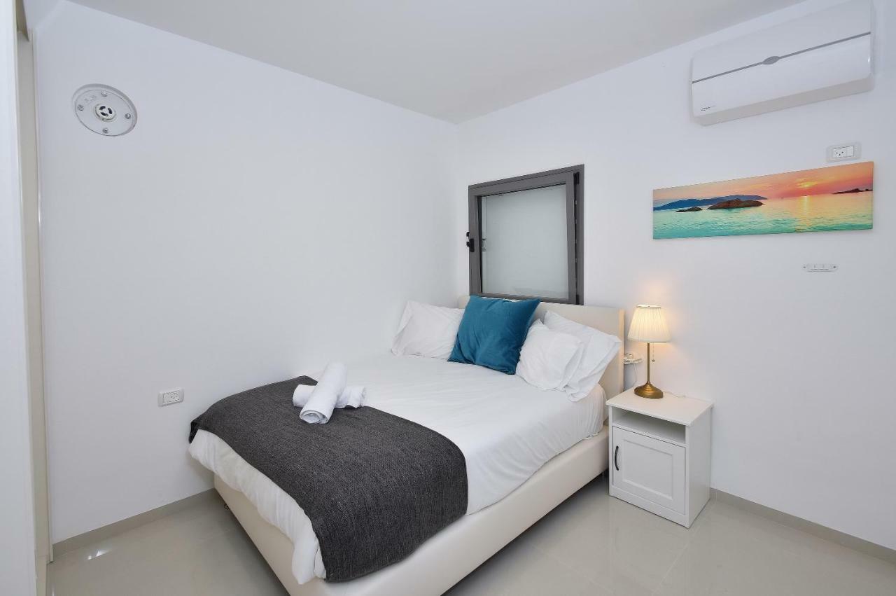 טבריה Ariston Luxury Garden Apartment With A Pool מראה חיצוני תמונה